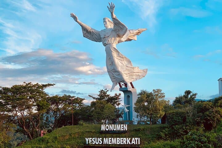 Manado paragliding and rafting day trip with lunch and pickup photo 4