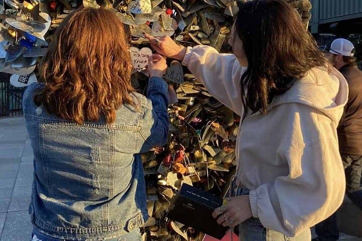 Milwaukee RiverWalk Outdoor Escape Room: Urban Scavenger Hunt Adventure photo 5