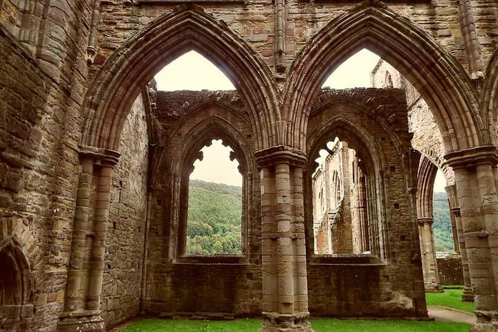 South Wales Bardic Day Tour: Tintern Abbey, Brecon Beacons & Crickhowell from Cardiff