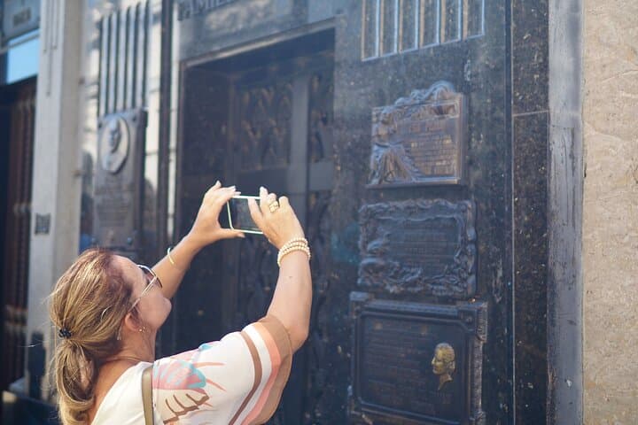 Recoleta Cemetery Trivia Walk: Self-Guided Scavenger Hunt in Buenos Aires