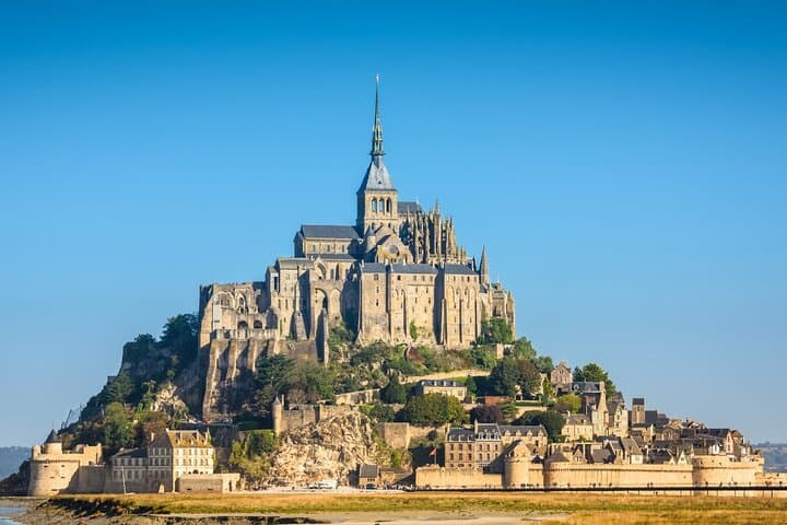 Giverny, Mont Saint-Michel & D-Day Beaches: 2-Day Normandy Tour from Paris