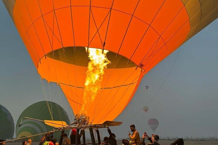 Dawn Over the Dunes: Hot Air Balloon Ride in Dubai photo 4