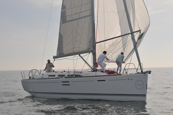 Private Sailboat Tour on the Rio Tejo: Lisbon River Cruise & Swim photo 2
