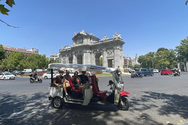 Eco Tuk Tuk Madrid: Private 1-Hour Electric City Highlights photo 3