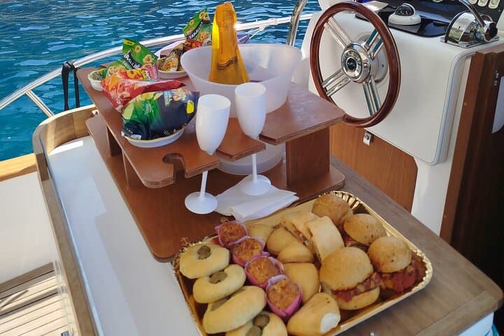 Capri Secret Gems Semi-Private Boat Tour: Faraglioni, Grottos & Swimming photo 5