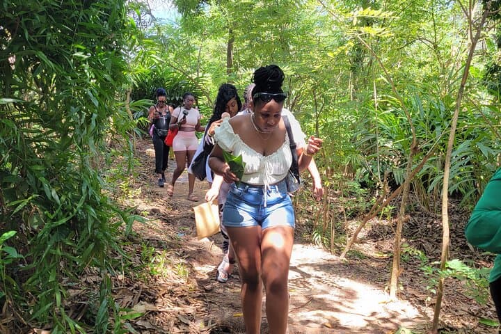 Stone Town and Spice Tour with Lunch — Zanzibar cultural walking tour & spice farm experience photo 3