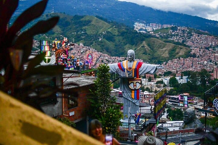 Inside Comuna 13: Local-Guided Graffiti Walk Through Medellín’s Transformation photo 6