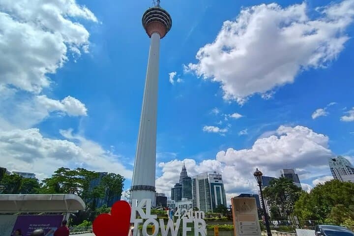 Grand Kuala Lumpur Private Day Tour: KLCC, Batu Caves & Putrajaya Highlights photo 4