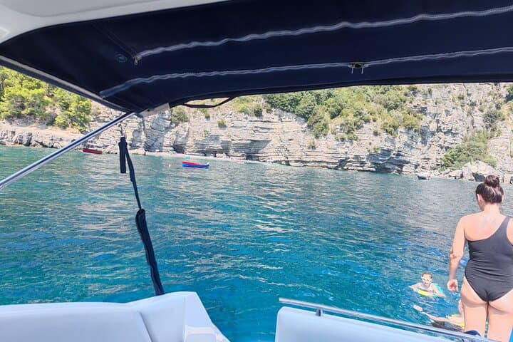 Capri Private Boat Tour: Full-Circle Island Cruise with Snorkeling & City Time photo 3