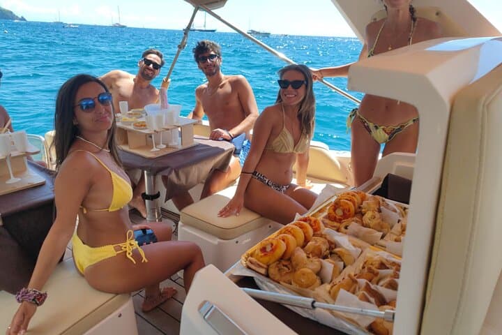 Capri Private Boat Tour: Full-Circle Island Cruise with Snorkeling & City Time photo 4