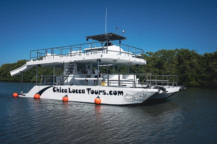 Private Yacht Charter Chica Fun 6 — All‑Inclusive Yacht with Waterslides in Puerto Vallarta photo 2