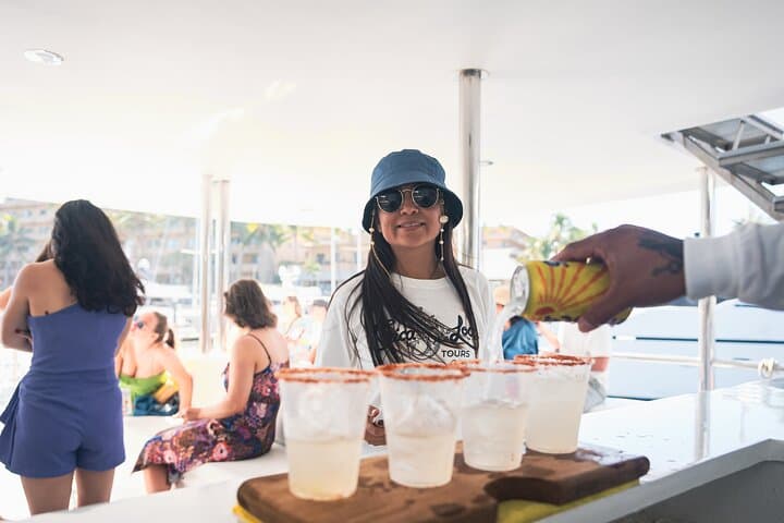 Private Yacht Charter Chica Fun 6 — All‑Inclusive Yacht with Waterslides in Puerto Vallarta photo 5
