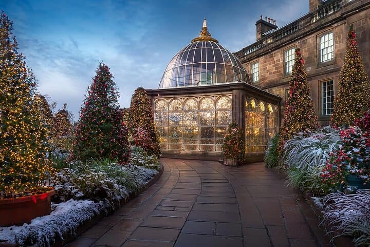 Edinburgh Festive Private Tour: Christmas Market & Botanic Garden Light Walk photo 5