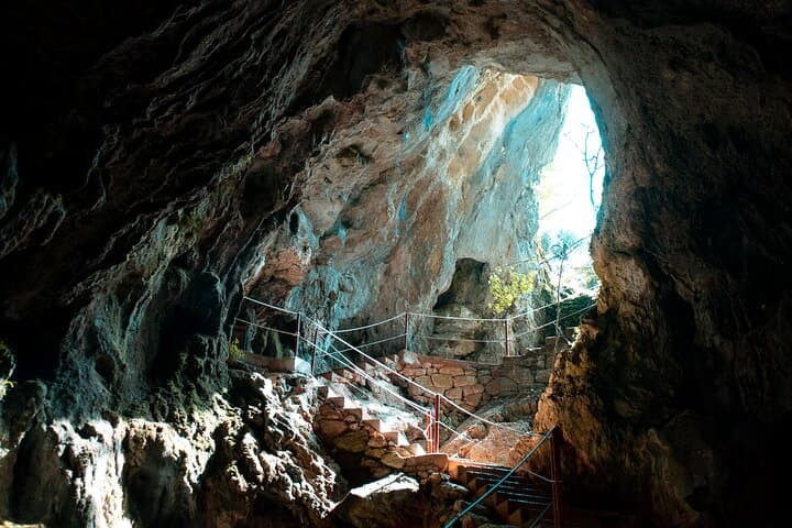 Private Tour from Split: Klis Fortress, Stella Croatica & Vranjača Cave photo 6