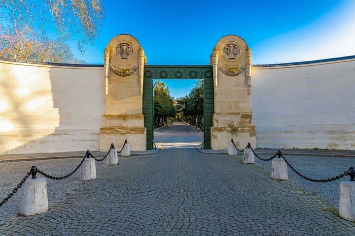 Self-Guided Audio Tour of Père-Lachaise Cemetery — Paris Walking Guide photo 2