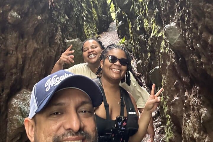 Mombacho Volcano Cloud Forest Hike and Apoyo Lake Day Trip photo 6