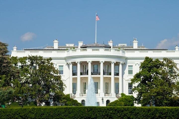 Explore Washington DC: Potomac River Cruise and Iconic City Bus Tour
