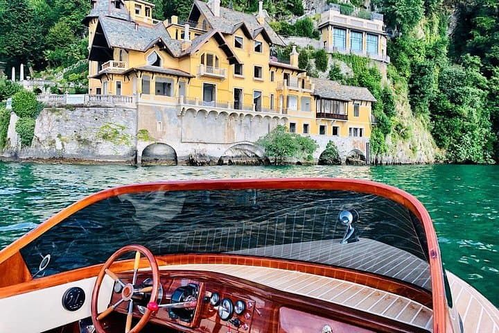 Private Venetian Boat Tour on Lake Como: 4-Hour Luxury Cruise from Bellagio photo 3