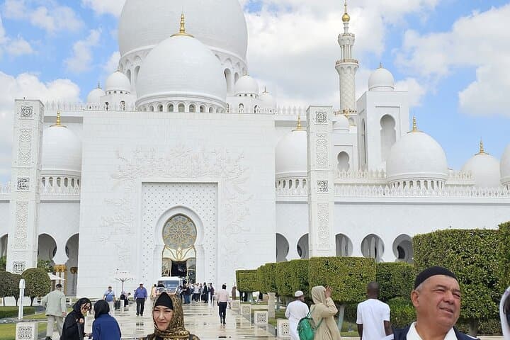 Abu Dhabi Day Trip from Dubai: Sheikh Zayed, Emirates Palace & Corniche photo 2