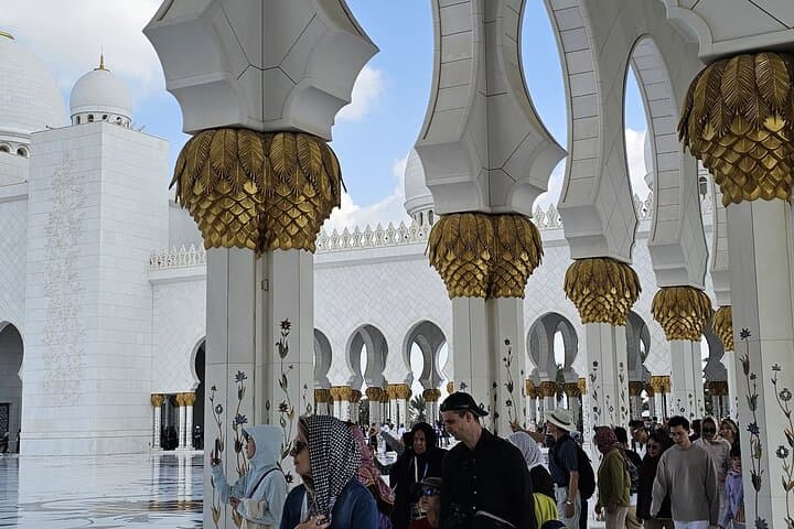 Abu Dhabi Day Trip from Dubai: Sheikh Zayed, Emirates Palace & Corniche photo 4