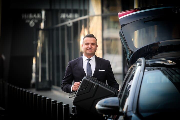 Southampton to London Private Luxury Transfer — Door-to-Door Airport & Cruise Port Service photo 5