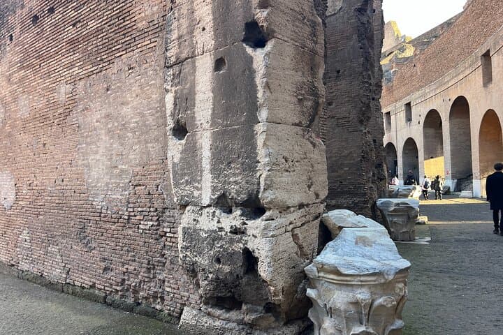 Colosseum Guided Tour: Immersive 1-Hour Roman Amphitheatre Experience photo 5