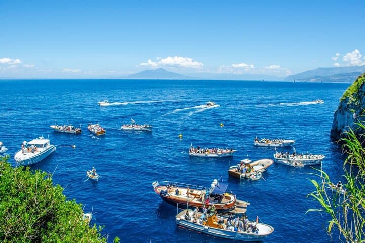 Private Capri Boat Tour: Secret Grottos, Faraglioni & Local Skipper photo 2
