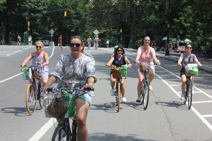 Central Park Morning Bike Tour: 6-Mile Guided Loop in NYC