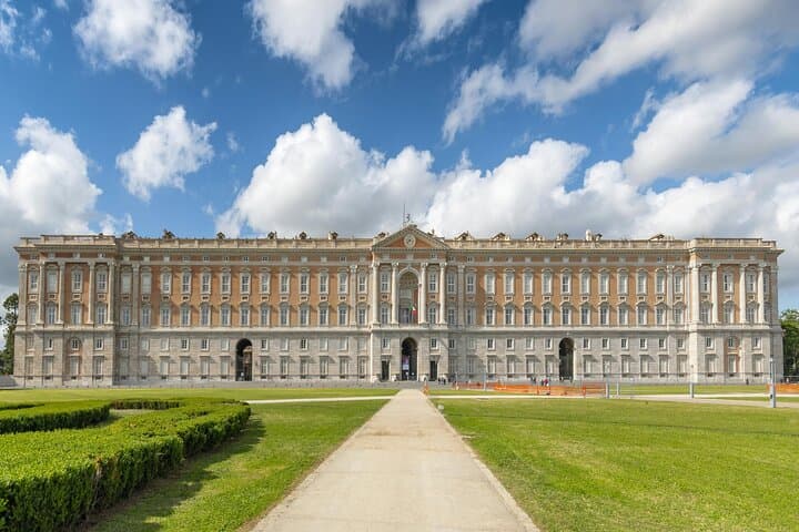 Private Tour to the Royal Palace of Caserta with Pizza Lunch & Local Shopping