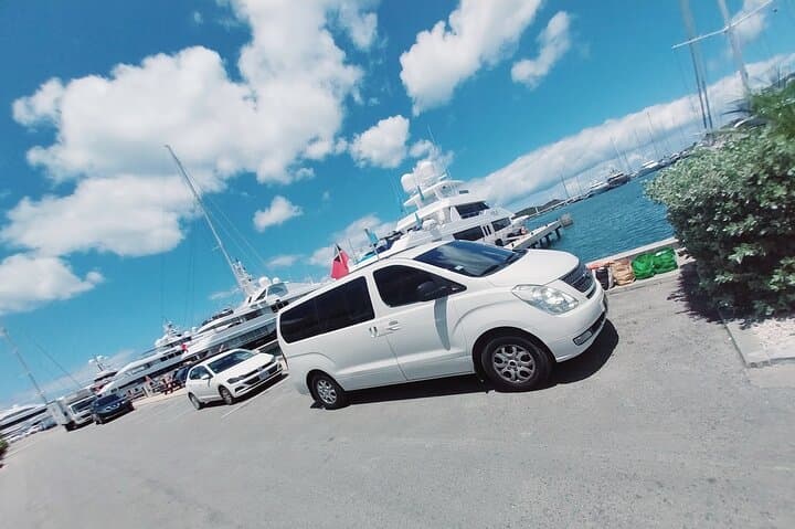 Smooth Transfers in St Maarten: Private Airport & Island Transportation