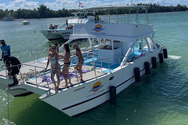 Punta Cana Private Catamaran Party with Dominican Food & Snorkel