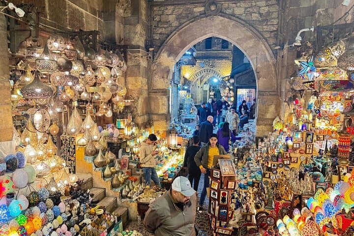 Giza Pyramids, Egyptian Museum & Khan El Khalili: Private Day Tour from Cairo
