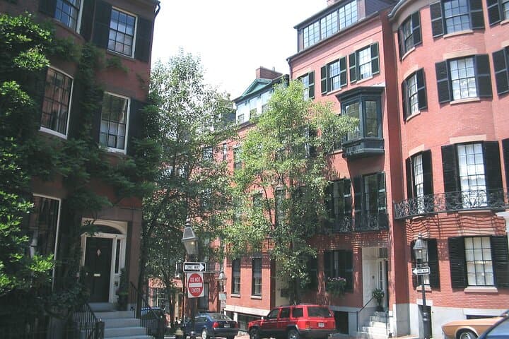 Smooth Arrival: Private Business-Car Transfer from Boston Logan (BOS) to Downtown photo 6