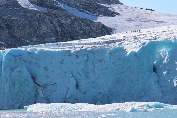 Styggevatnet Glacier Kayak and Austdalsbreen Hike: Day Tour from Jostedal