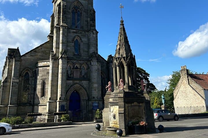 Outlander Filming Locations Private Tour from Edinburgh — Midhope, Doune & Blackness photo 6