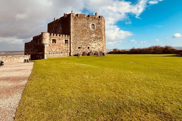Outlander Filming Locations Private Tour from Edinburgh — Midhope, Doune & Blackness photo 4