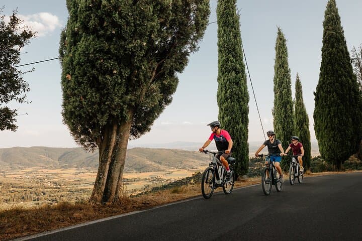 E‑Bike Cortona: Easy 3‑Hour Ride Through Etruscan Streets and Tuscan Hills photo 1
