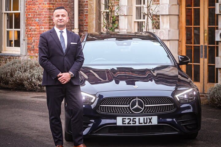 Southampton to Heathrow Private Sightseeing Transfer: Stonehenge, Windsor & Salisbury