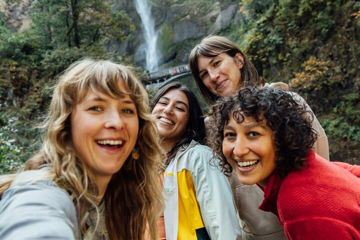 Columbia Gorge Waterfall and Wine Tasting Afternoon Tour from Portland