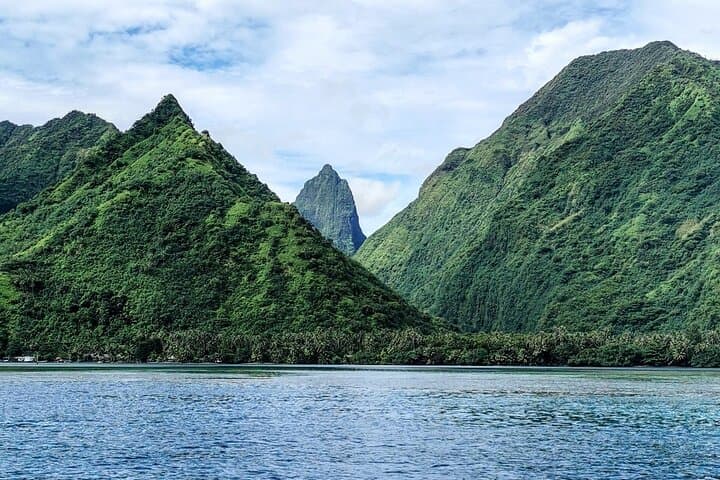 Tahiti Teahupoo Jurassic Peninsula Boat Tour: Snorkel, Surf & Te Pari Cliffs photo 1