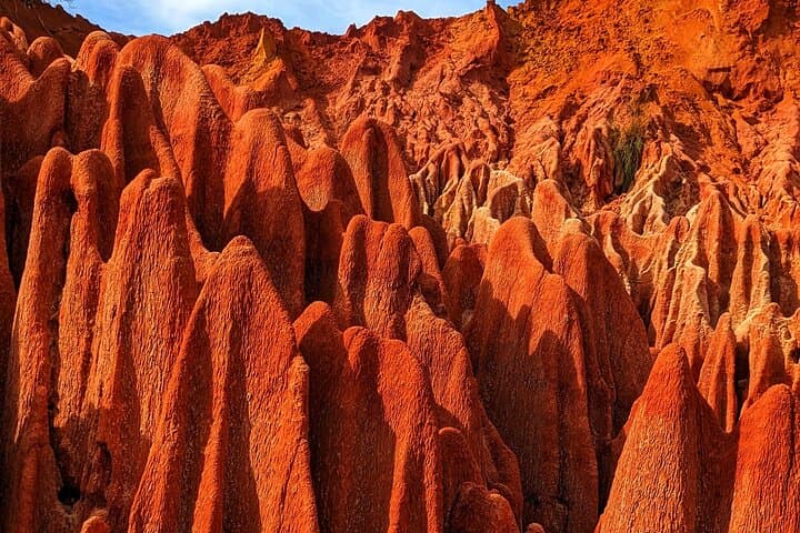Diego Suarez Cruise-Ship Excursions: Tsingy Rouges, Amber Mountain & Emerald Sea