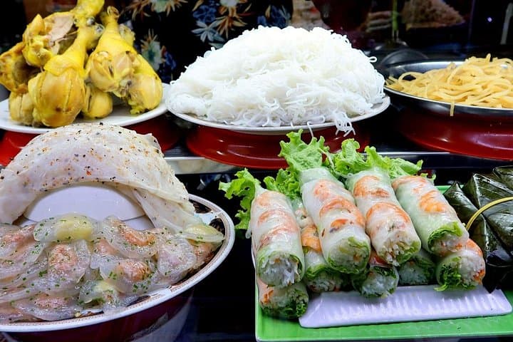 Hoi An Evening Walking Food Tour: A Guided Culinary Walk Through Lantern-Lit Alleys photo 2