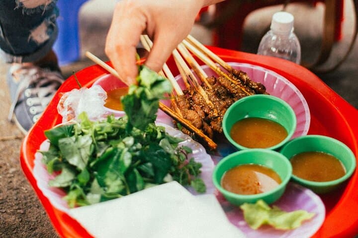 Hoi An Evening Walking Food Tour: A Guided Culinary Walk Through Lantern-Lit Alleys photo 4