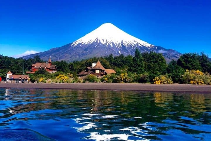 Luxury One-Day Mount Fuji & Hakone Private Tour — Chureito Pagoda, Lakes & Hot Springs photo 1