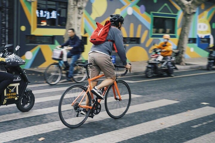 Half-Day Bike Tour of Shanghai Old Town with Breakfast & Local Food Tasting