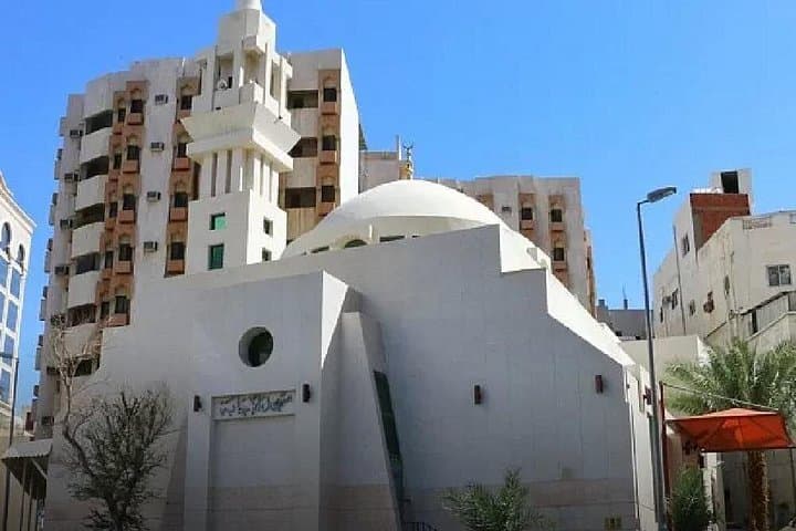 Masjid Al-Jinn & Al-Ma'alla Cemetery: Walking Tour of Prophetic Landmarks Near Masjid al-Haram photo 3