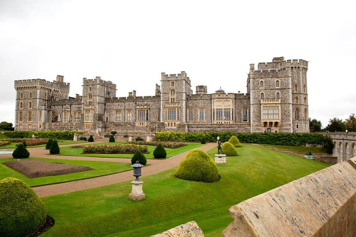 Private Luxury Transfer from Southampton to Windsor Castle: VIP Sightseeing