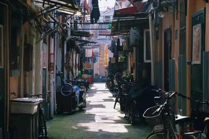 Half-Day Bike Tour of Shanghai Old Town with Breakfast & Local Food Tasting photo 2