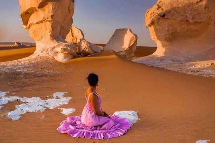 White Desert and Bahariya Oasis: Private Day Adventure from Cairo