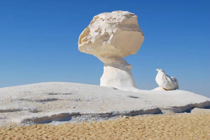 White Desert and Bahariya Oasis: Private Day Adventure from Cairo